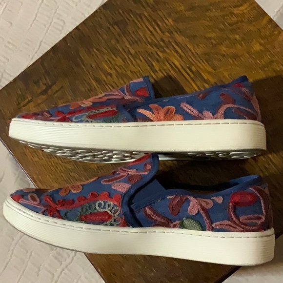 Sofft denim embroidered shoe, size 7.5 - Picture 4 of 9